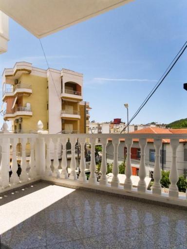 Vironas Hotel Himare Exterior photo