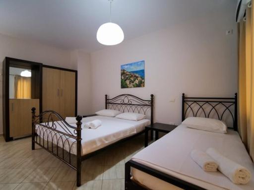 Vironas Hotel Himare Exterior photo