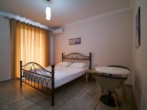 Vironas Hotel Himare Exterior photo